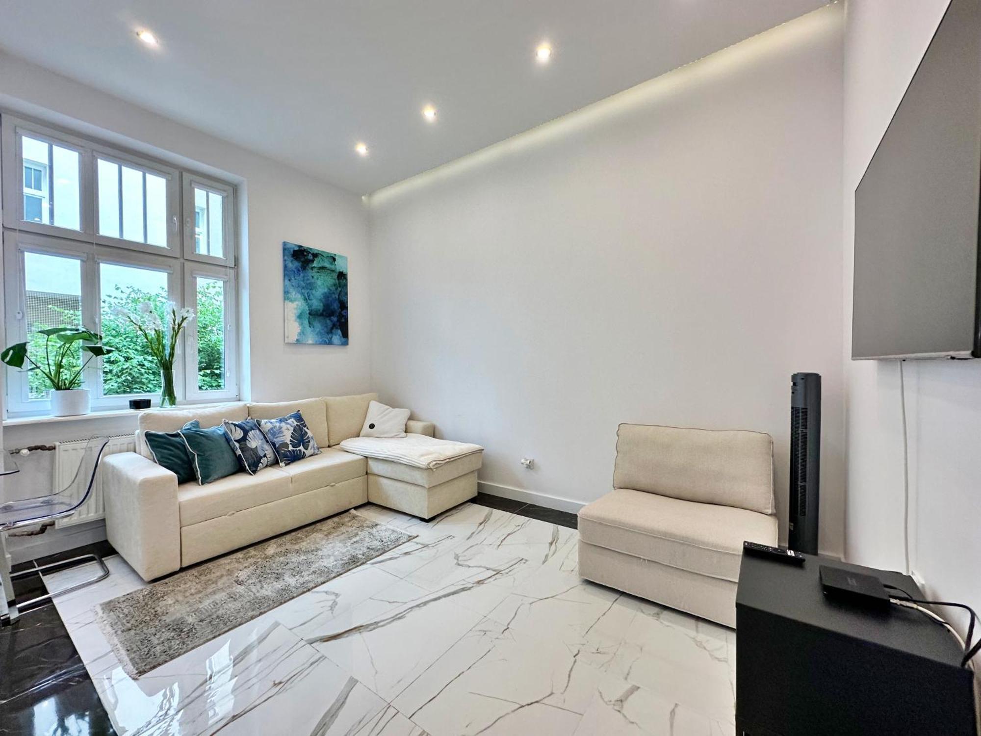 Yonekawa, Canvas Corner, Parking, 250 M Plaza Apartament *